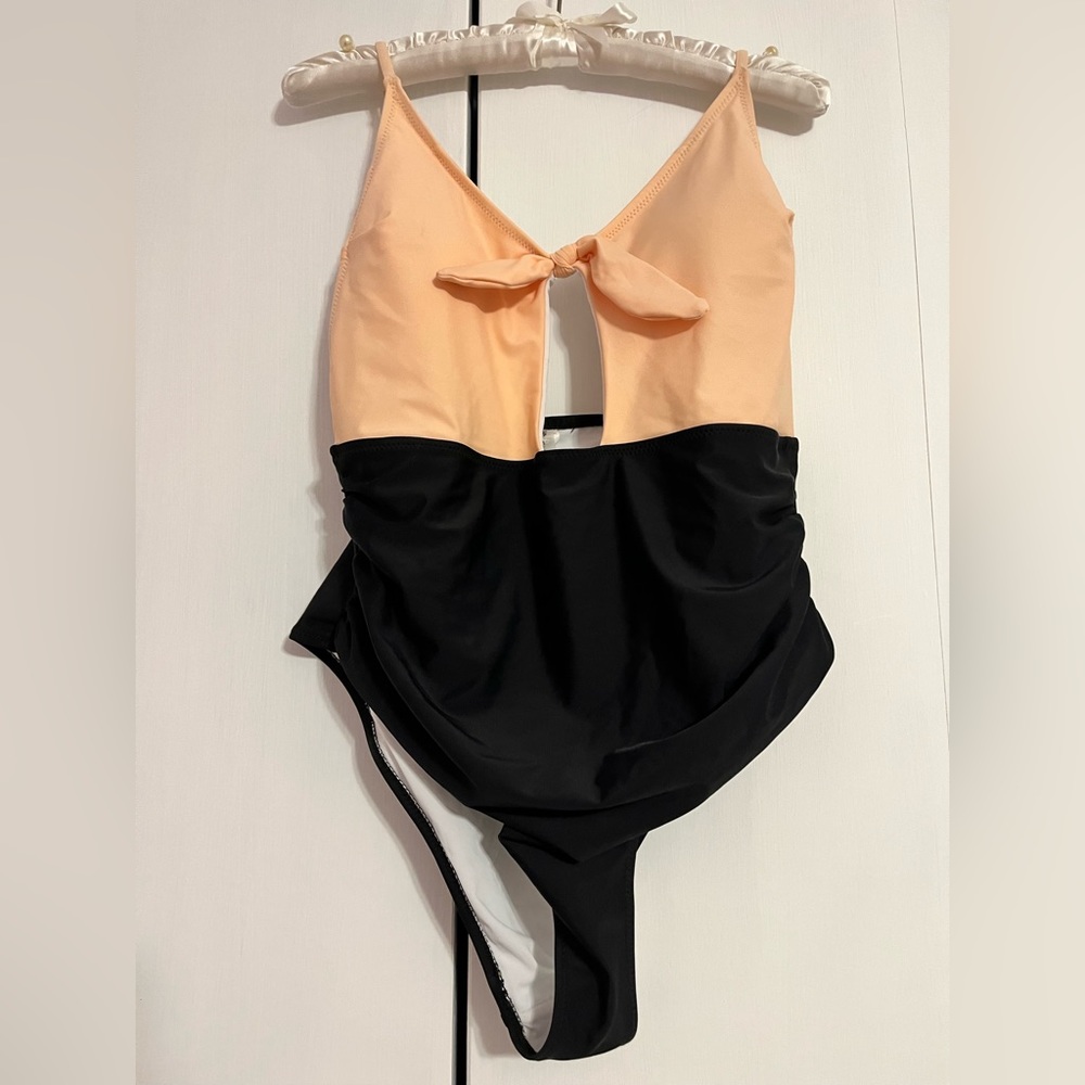 Cupshe sz L swimsuit black and peach.
